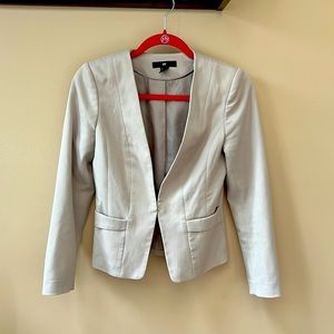 Adorable lined blazer with pockets